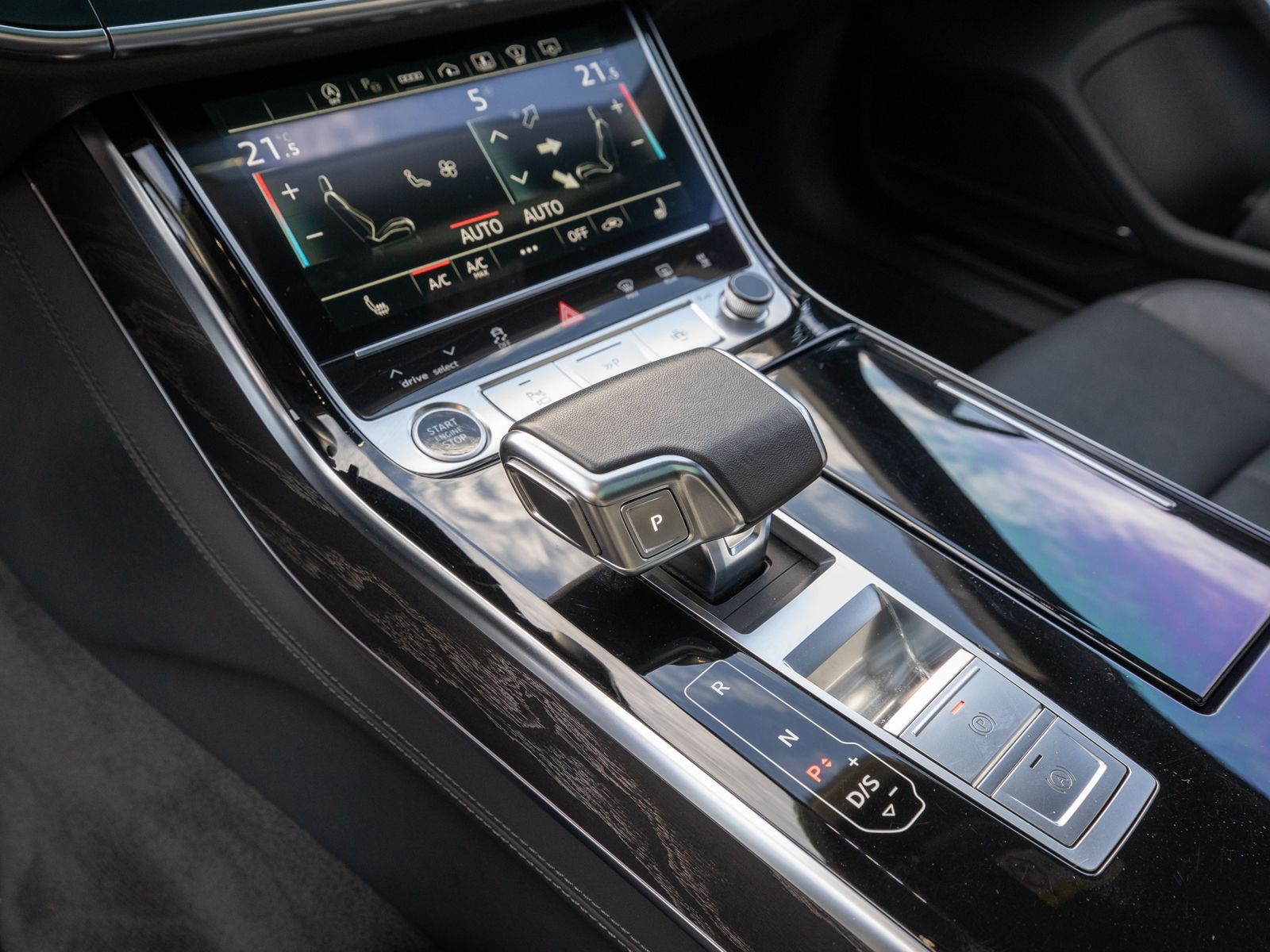 Fahrzeugabbildung Audi A8 50TDI quattro MATRIX LEDER PANO B&O STDHZ HUD