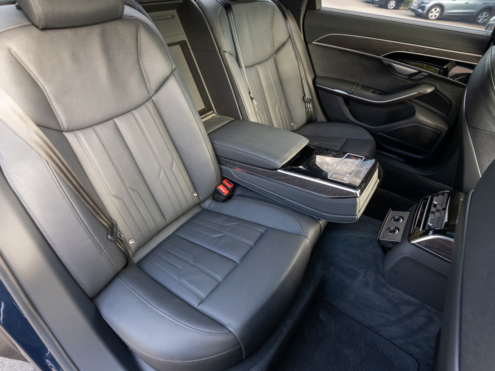 Fahrzeugabbildung Audi A8 50TDI quattro MATRIX LEDER PANO B&O STDHZ HUD