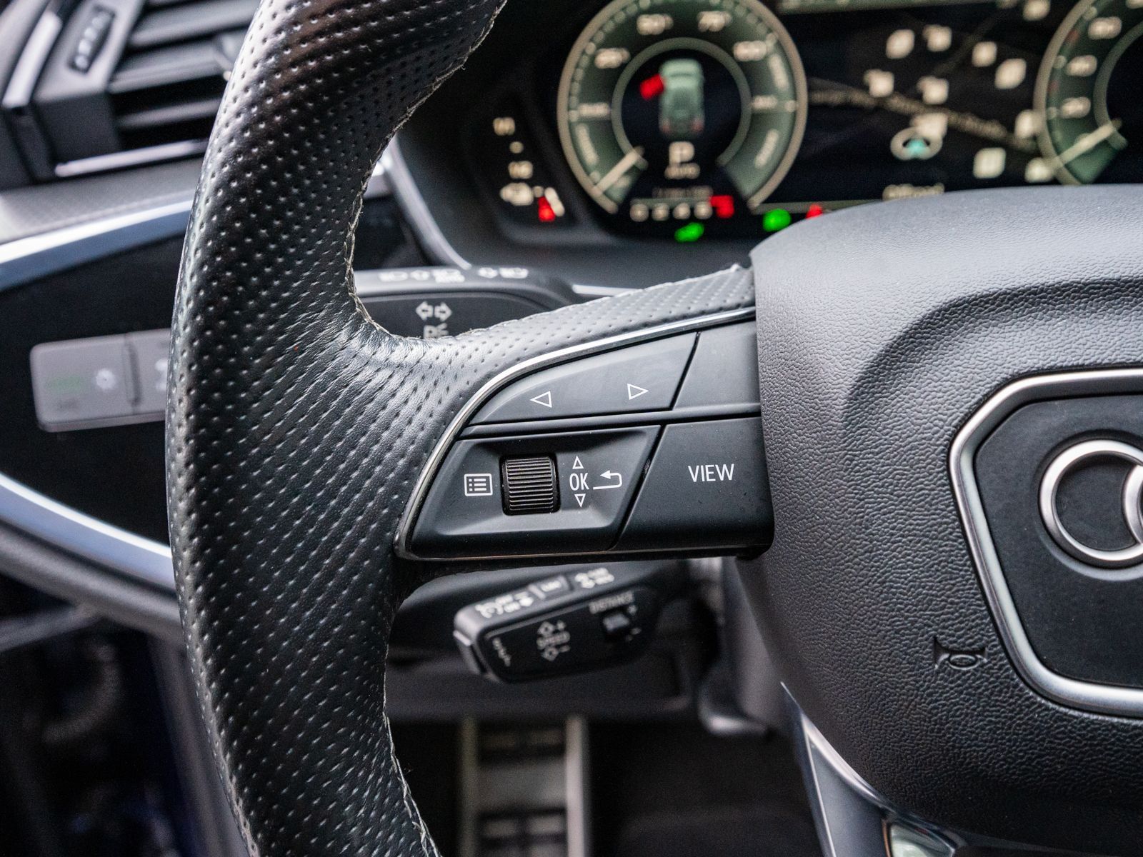 Fahrzeugabbildung Audi Q3 S line 45 TFSI e Stronic LED Navi RFK ACC SHZ