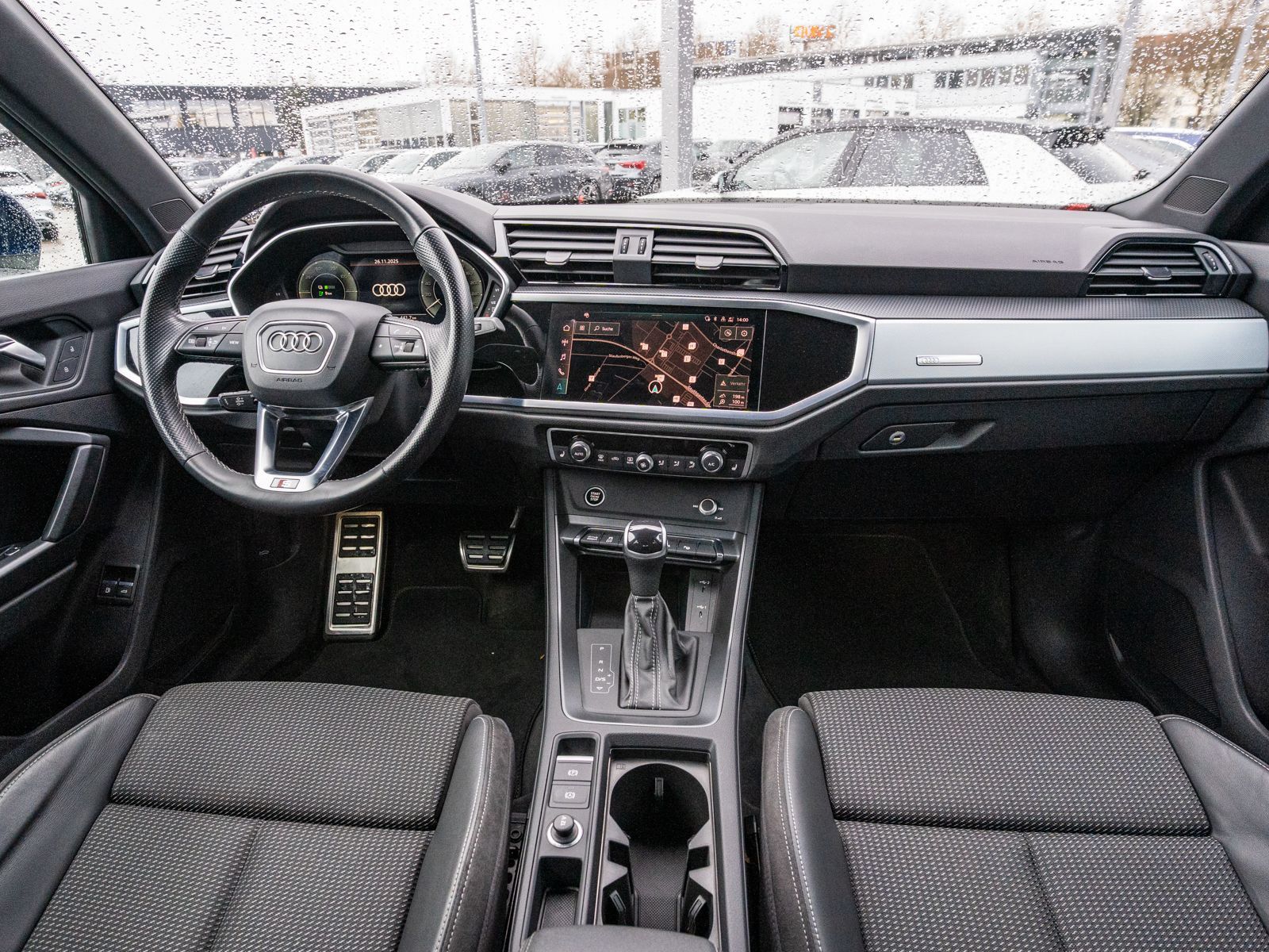 Fahrzeugabbildung Audi Q3 S line 45 TFSI e Stronic LED Navi RFK ACC SHZ