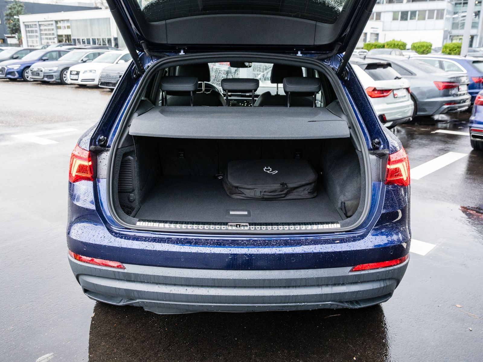 Fahrzeugabbildung Audi Q3 S line 45 TFSI e Stronic LED Navi RFK ACC SHZ