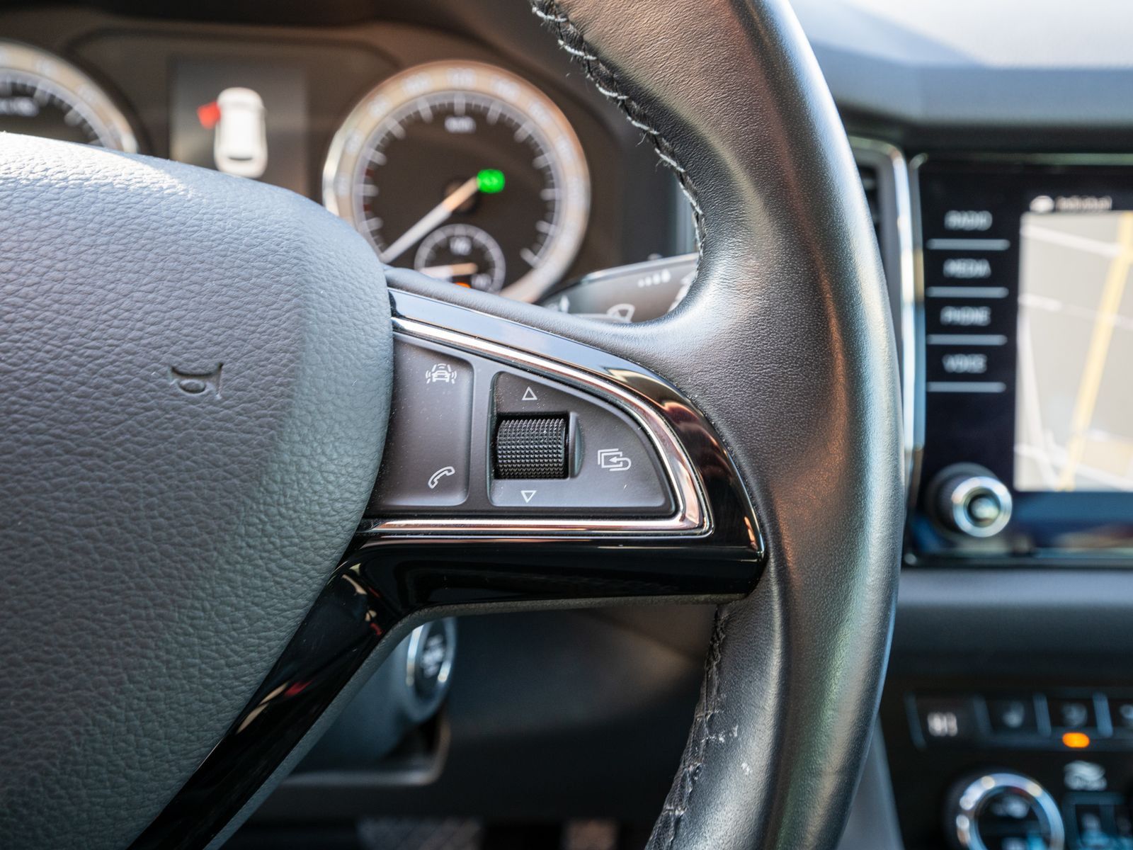 Fahrzeugabbildung SKODA Kodiaq Style 2.0 TDI 4x4 DSG LED 360° Stdhzg AHK