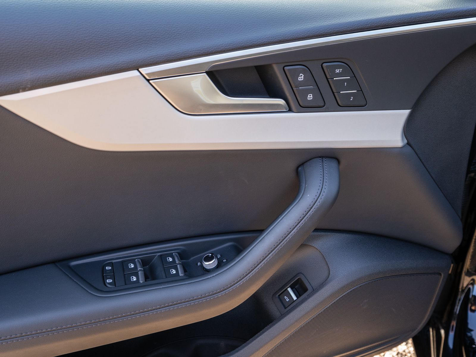 Fahrzeugabbildung Audi A4 Avant 40TDI Stronic NAVI LED RFK PDC SHZ VC