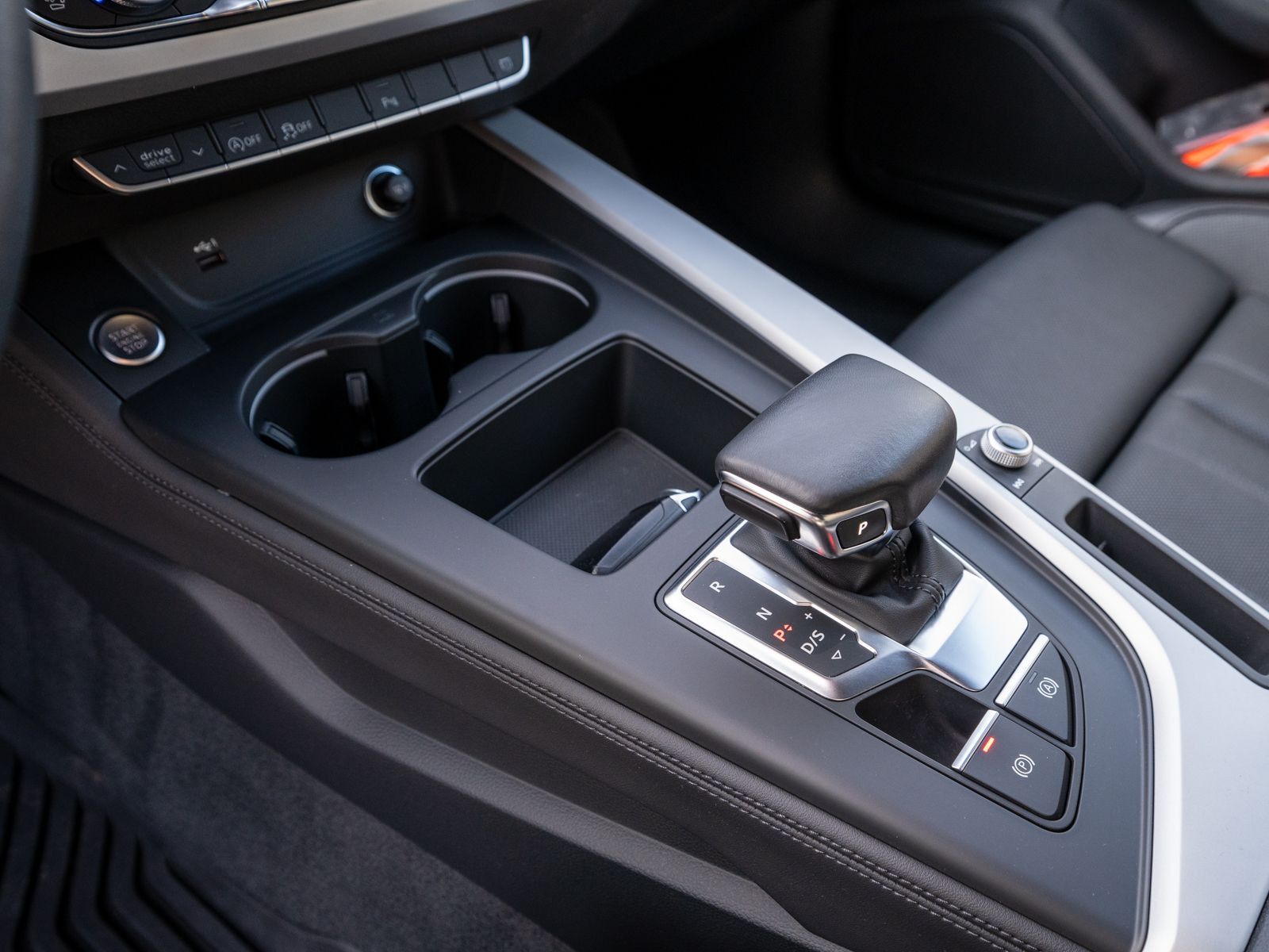 Fahrzeugabbildung Audi A4 Avant 40TDI Stronic NAVI LED RFK PDC SHZ VC