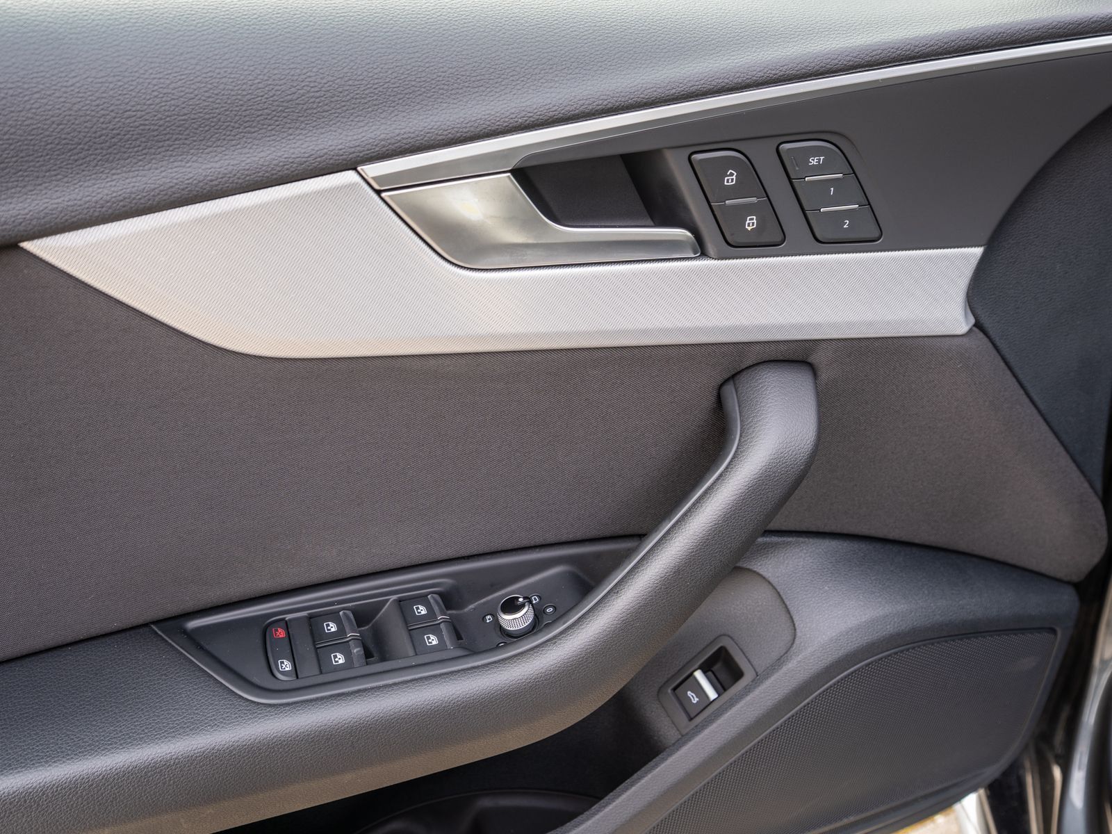 Fahrzeugabbildung Audi A4 Avant S line 40TDI quat Stron LED Nav RFK AHK