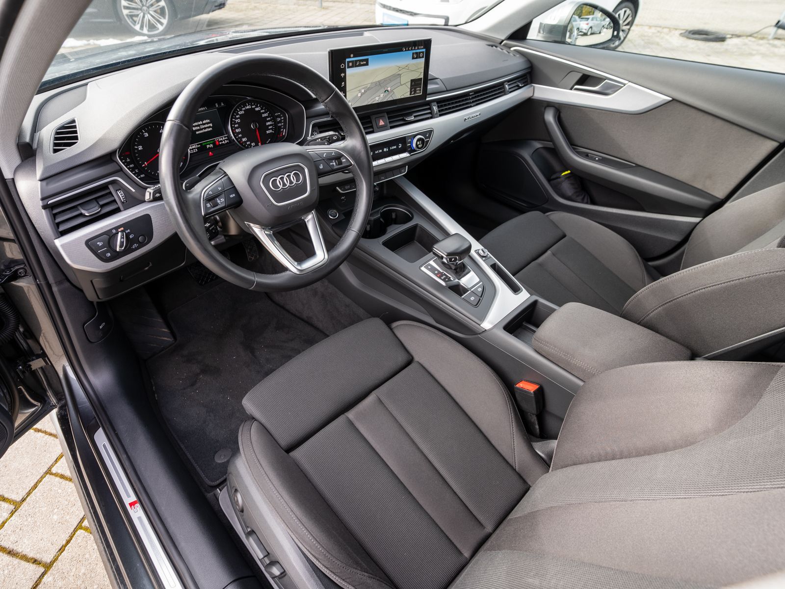 Fahrzeugabbildung Audi A4 Avant S line 40TDI quat Stron LED Nav RFK AHK