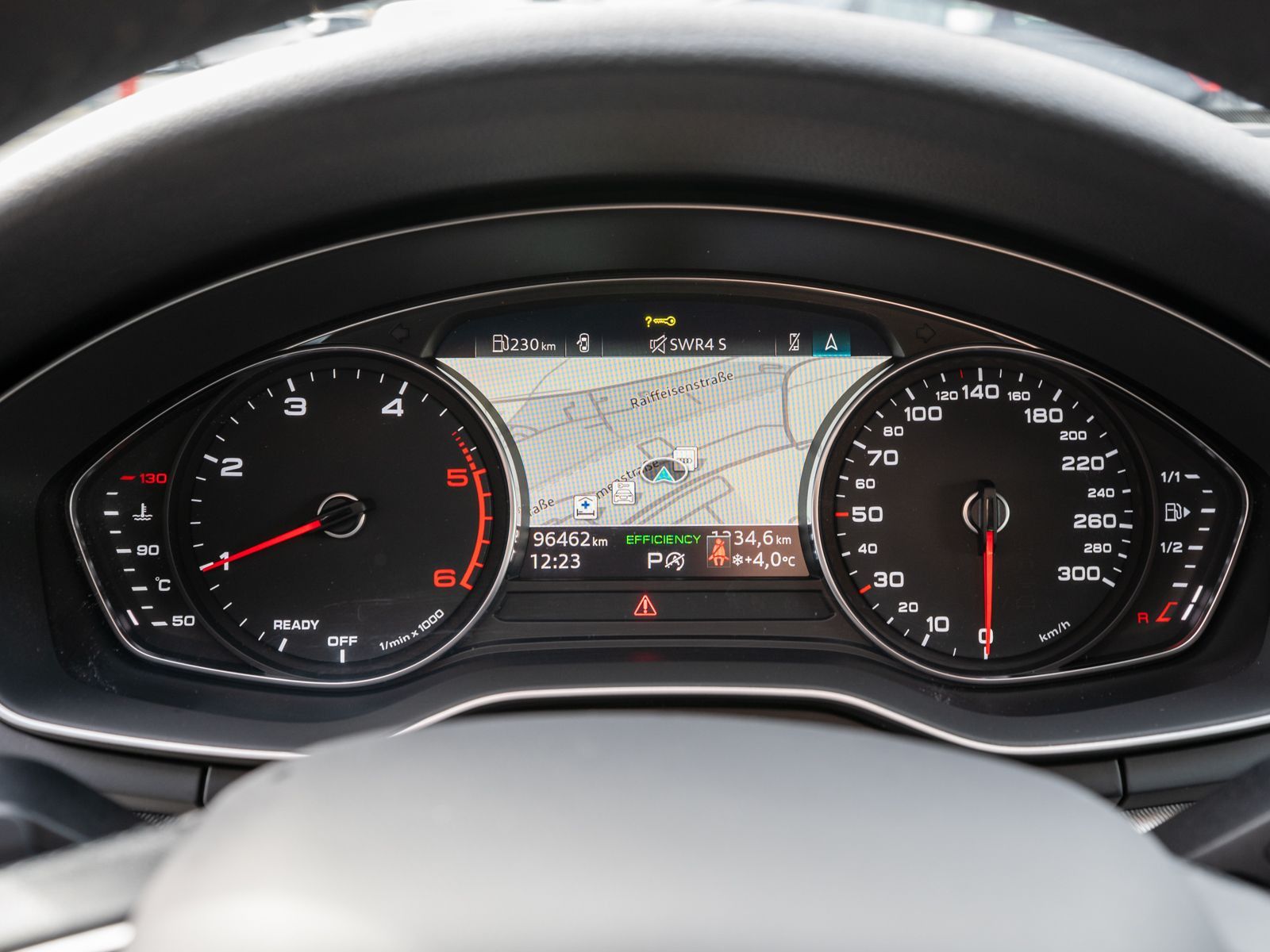 Fahrzeugabbildung Audi A4 Avant S line 40TDI quat Stron LED Nav RFK AHK