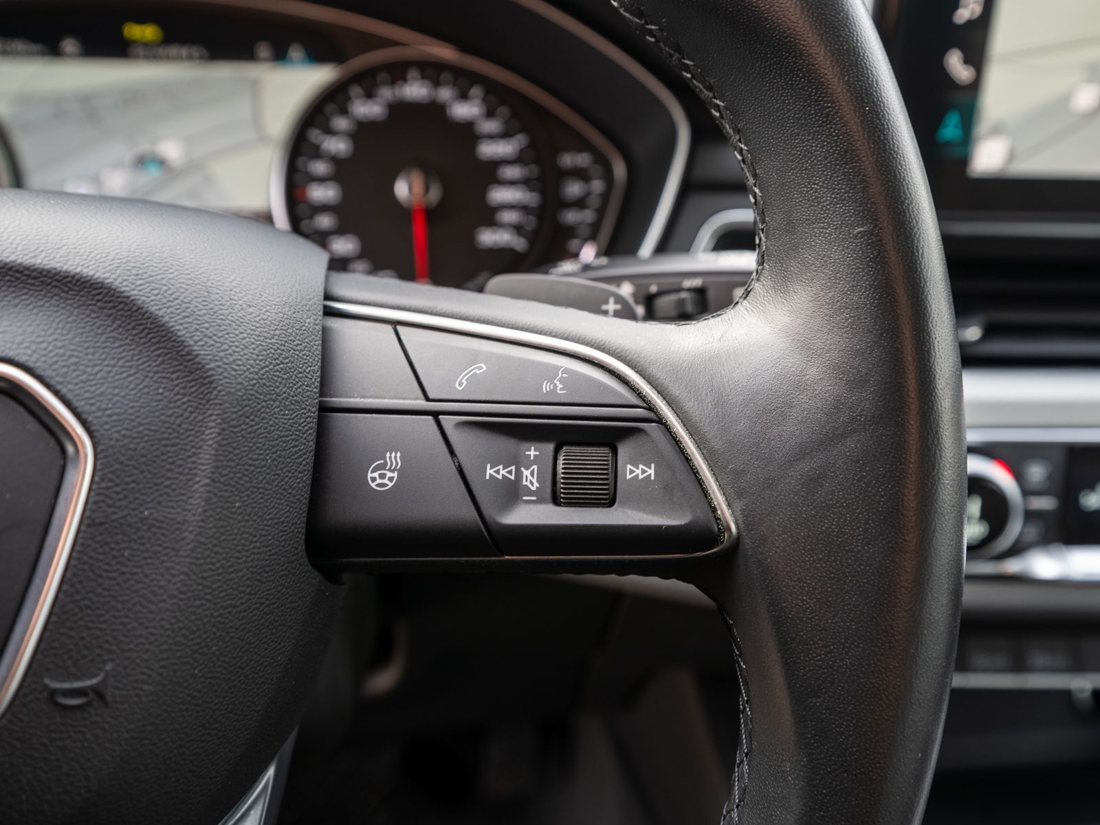 Fahrzeugabbildung Audi A4 Avant S line 40TDI quat Stron LED Nav RFK AHK