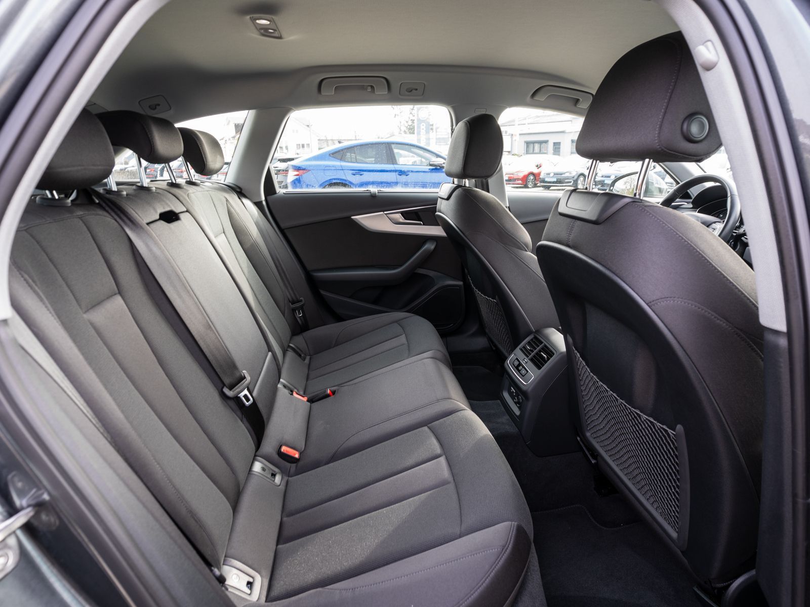 Fahrzeugabbildung Audi A4 Avant S line 40TDI quat Stron LED Nav RFK AHK