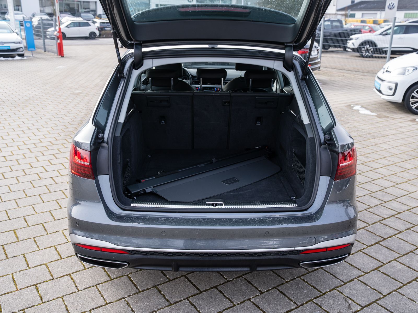 Fahrzeugabbildung Audi A4 Avant S line 40TDI quat Stron LED Nav RFK AHK