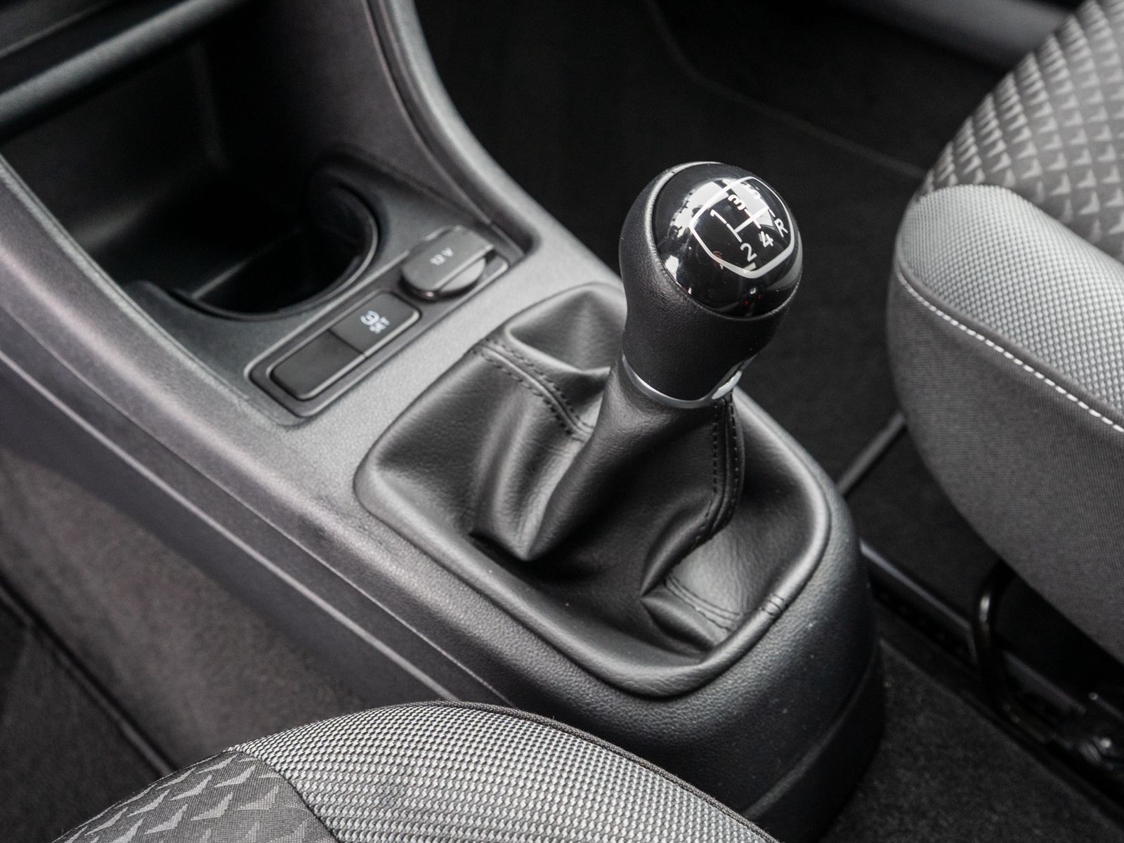 Fahrzeugabbildung Volkswagen up! ACTIVE 1.0MPI Klimaautomatik RFK PDC SHZ NSW