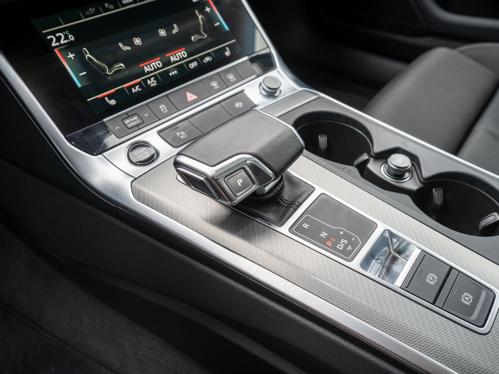 Fahrzeugabbildung Audi A6 Avant sport 50TFSI e quatt Stron LED RFK PANO