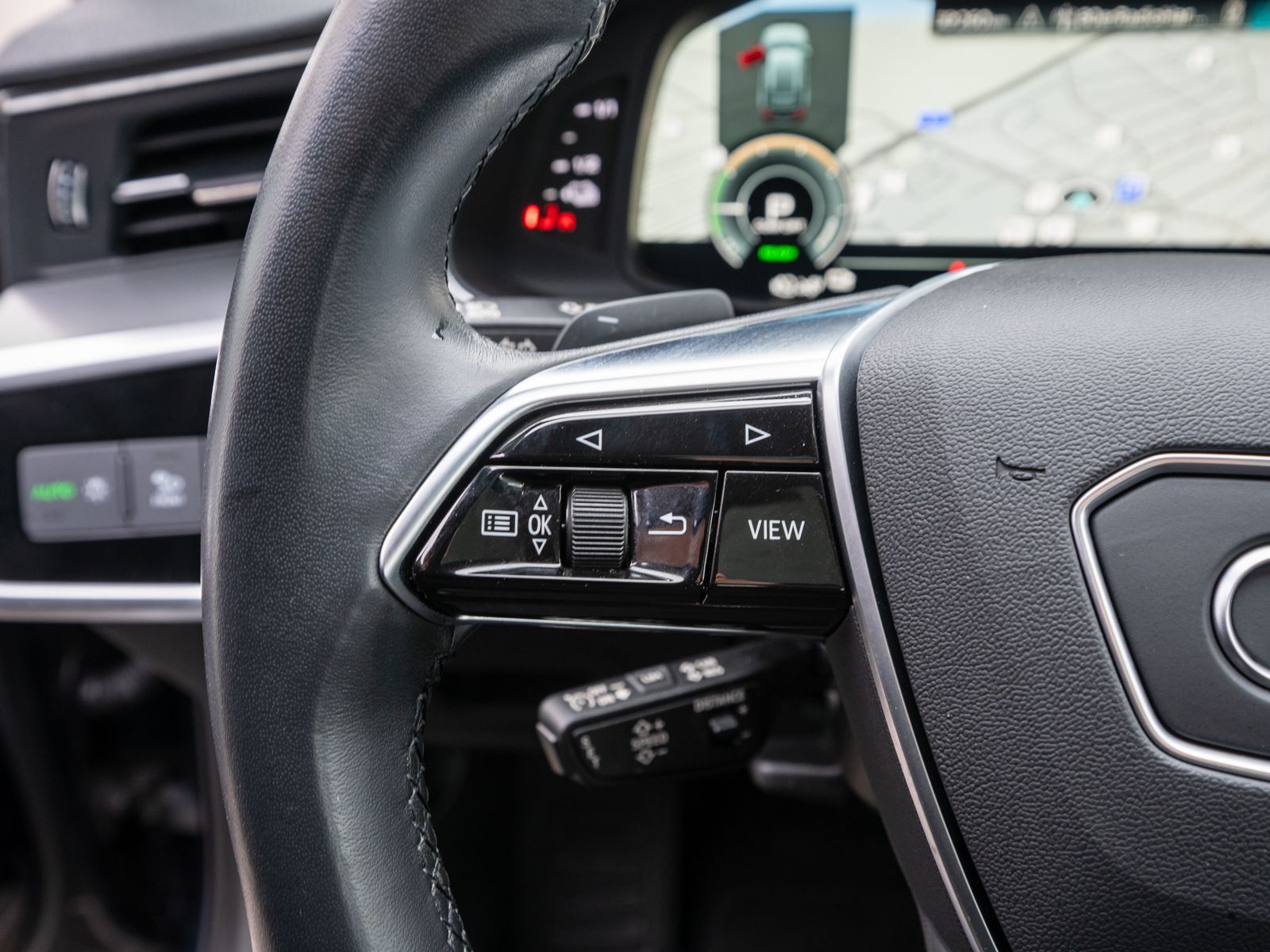 Fahrzeugabbildung Audi A6 Avant sport 50TFSI e quatt Stron LED RFK PANO