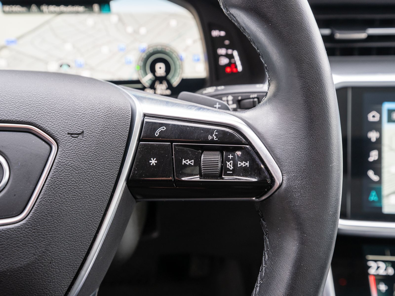 Fahrzeugabbildung Audi A6 Avant sport 50TFSI e quatt Stron LED RFK PANO