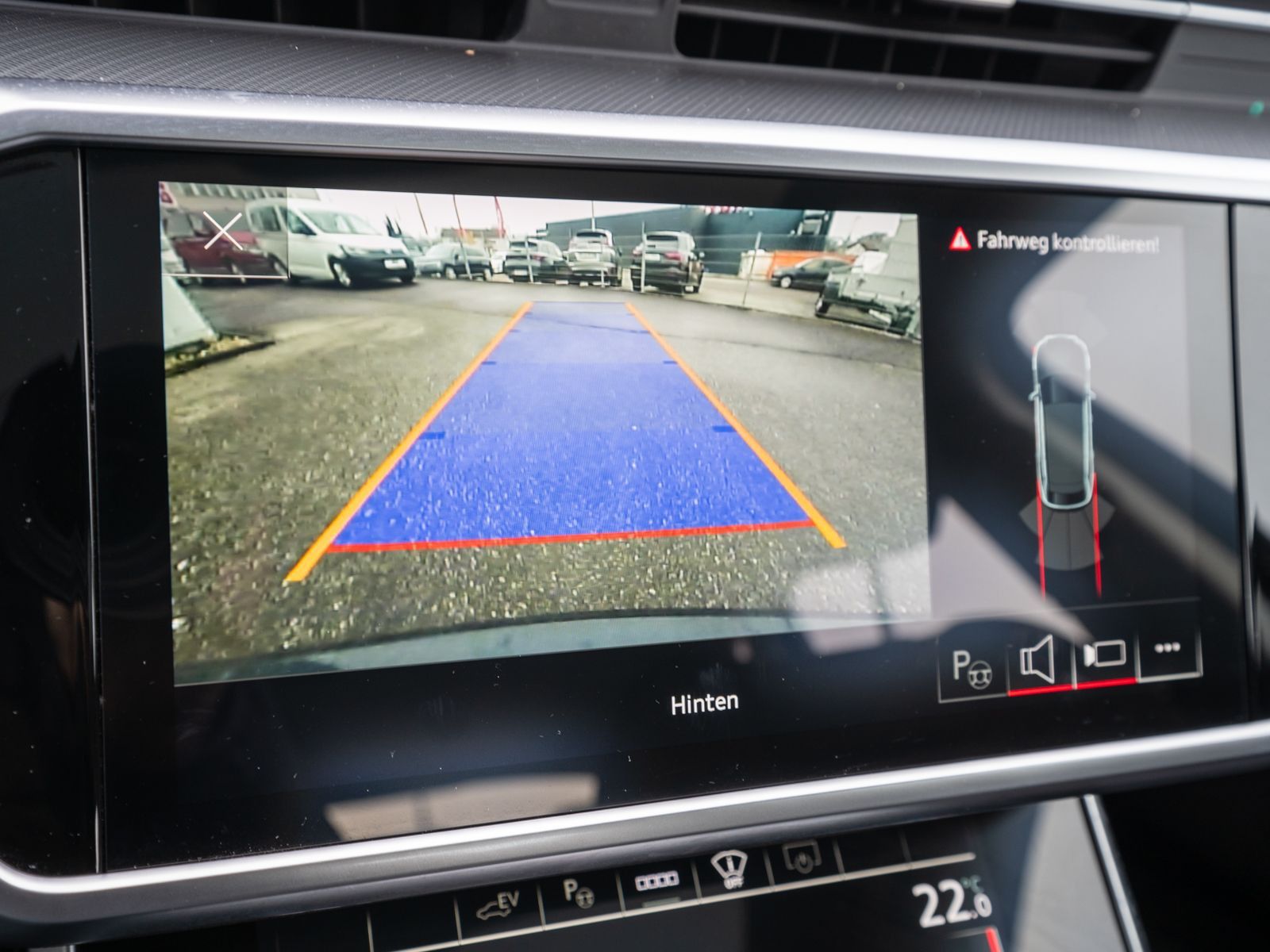 Fahrzeugabbildung Audi A6 Avant sport 50TFSI e quatt Stron LED RFK PANO