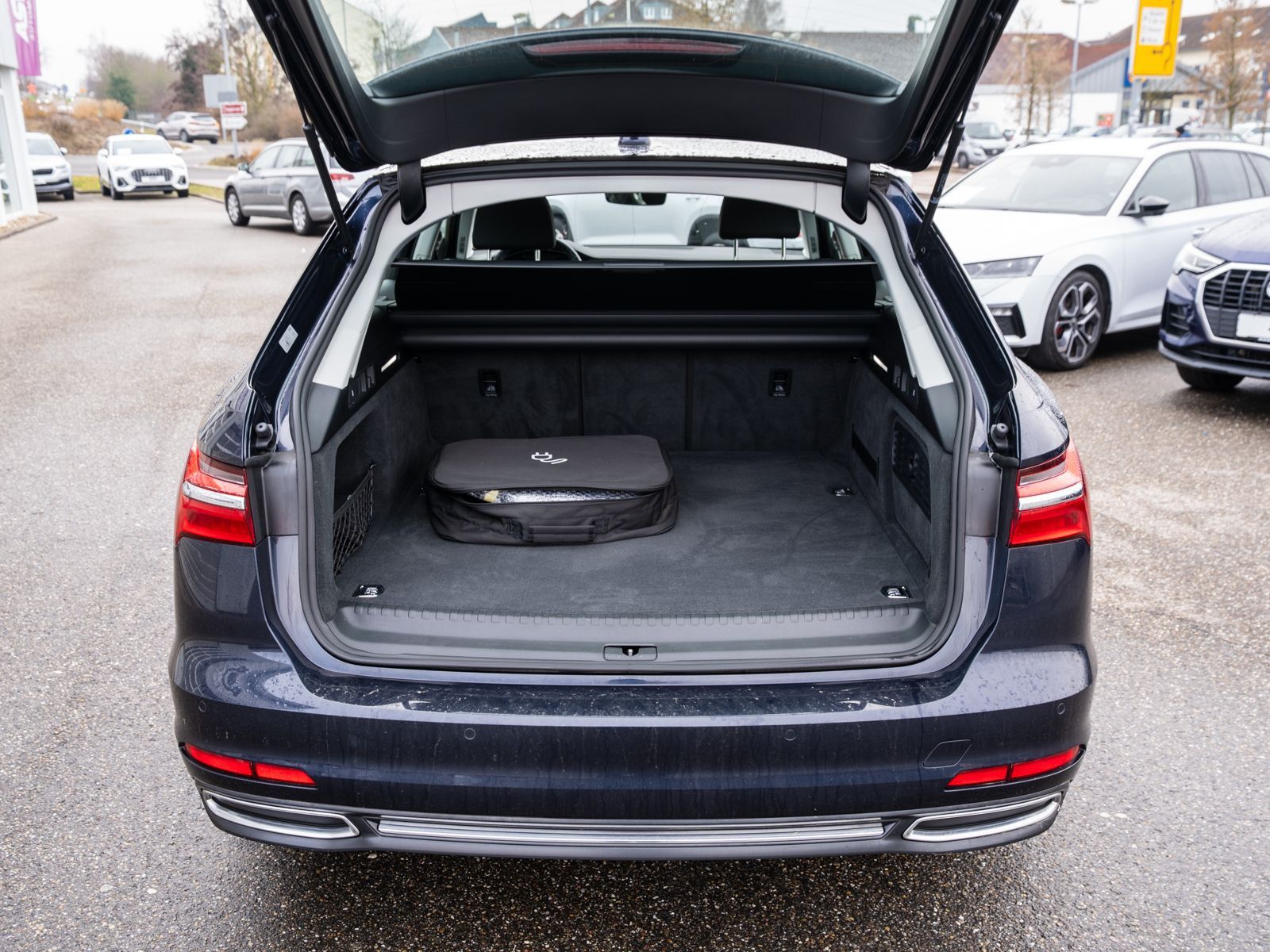 Fahrzeugabbildung Audi A6 Avant sport 50TFSI e quatt Stron LED RFK PANO