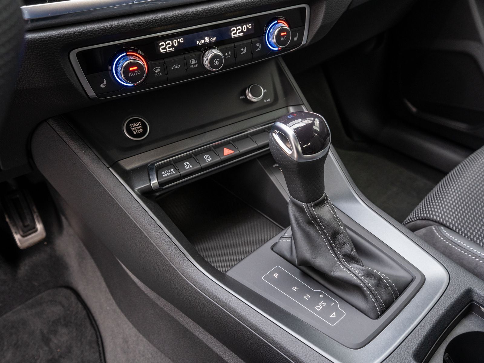 Fahrzeugabbildung Audi Q3 Sportback S line 35TDI quattro LED PDC SHZ