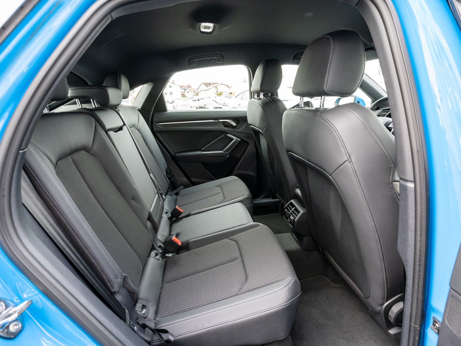 Fahrzeugabbildung Audi Q3 Sportback S line 35TDI quattro LED PDC SHZ