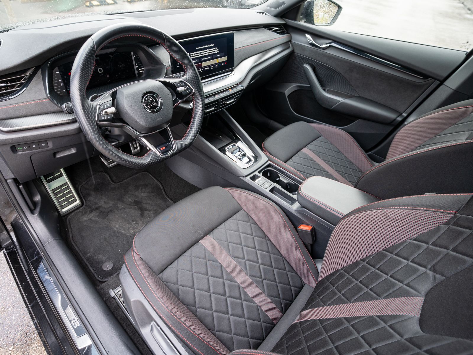 Fahrzeugabbildung SKODA Octavia Combi RS 4x4 2.0 TDI DSG AHK HUD ACC RFK