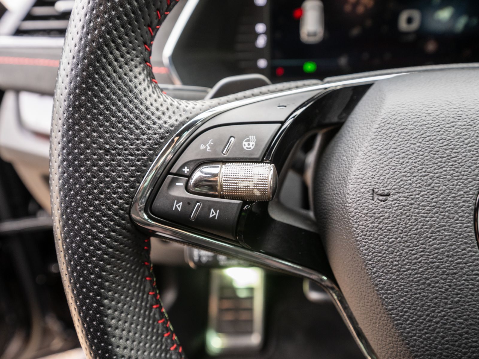 Fahrzeugabbildung SKODA Octavia Combi RS 4x4 2.0 TDI DSG AHK HUD ACC RFK