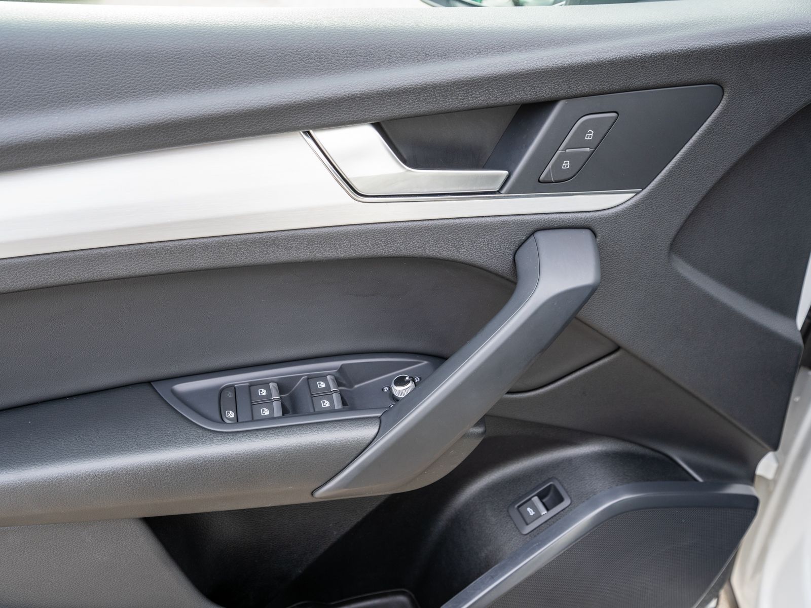 Fahrzeugabbildung Audi Q5 S line 40TDI quattro Stroni LED Navi RFK PANO