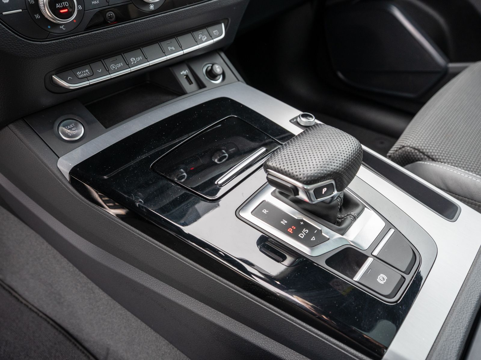 Fahrzeugabbildung Audi Q5 S line 40TDI quattro Stroni LED Navi RFK PANO