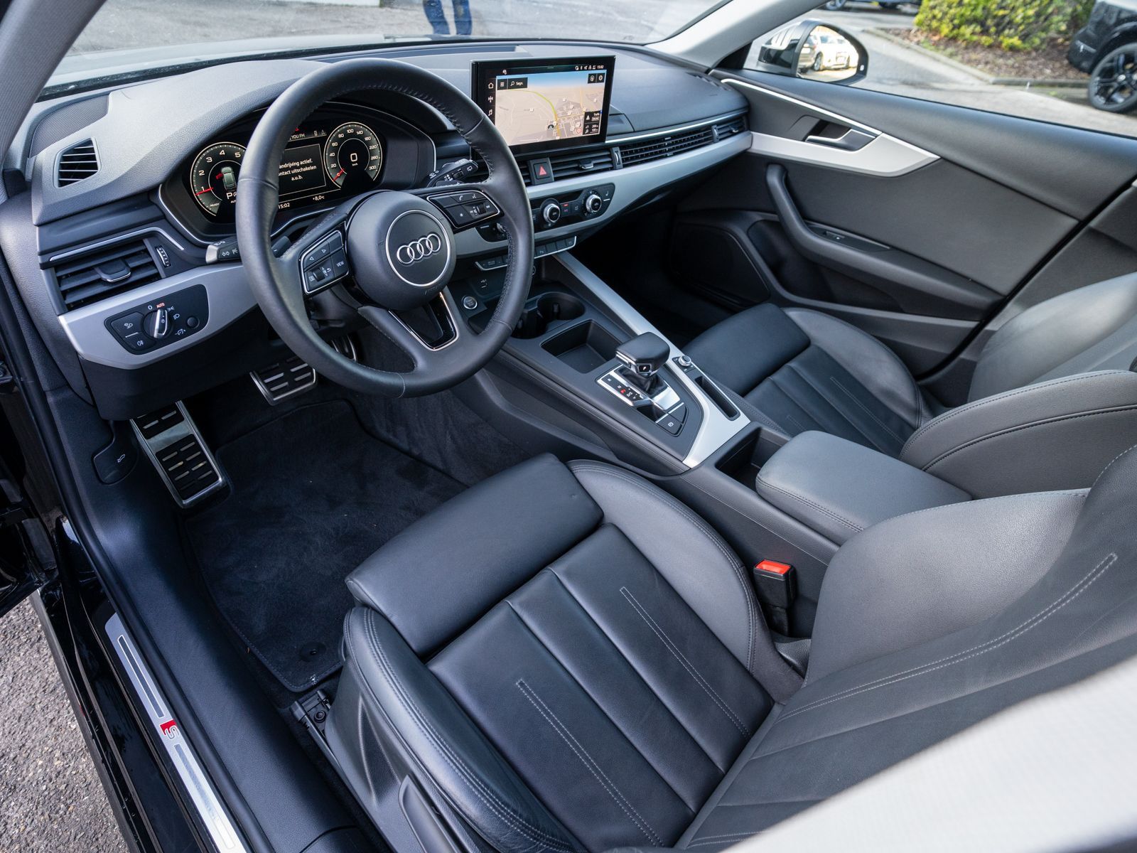 Fahrzeugabbildung Audi A4 Avant S line 35TFSI Stronic NAVI LED PDC VC