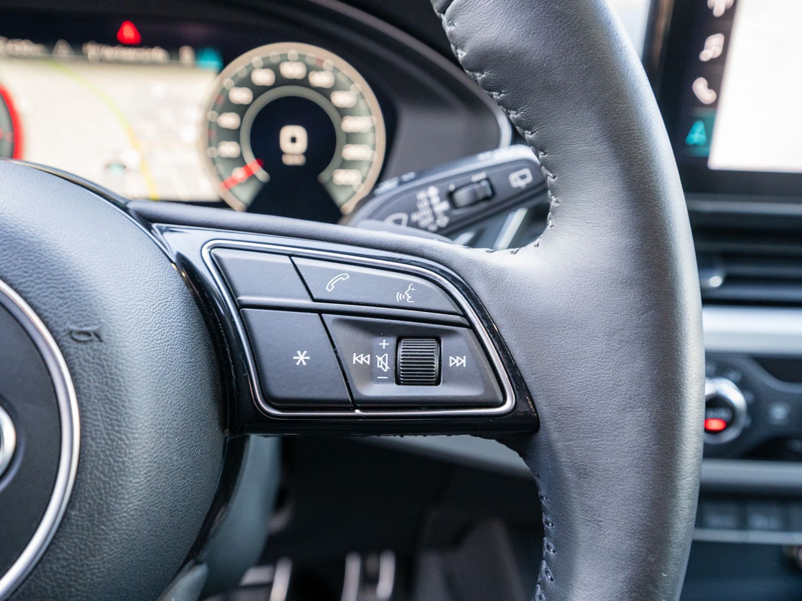 Fahrzeugabbildung Audi A4 Avant S line 35TFSI Stronic NAVI LED PDC VC