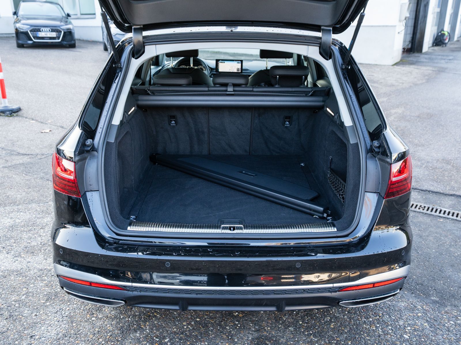 Fahrzeugabbildung Audi A4 Avant S line 35TFSI Stronic NAVI LED PDC VC