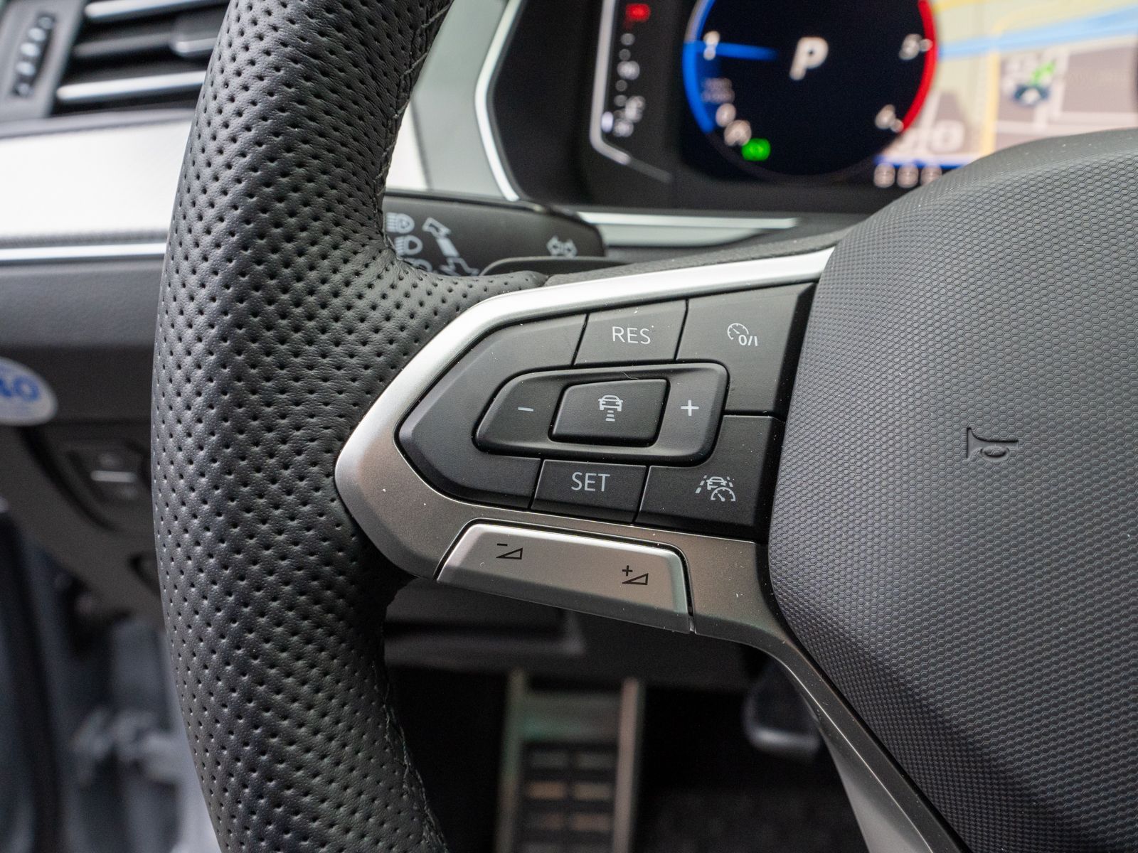 Fahrzeugabbildung Volkswagen Passat Variant R-Line 2.0TDI DSG LED NAVI AHK VC