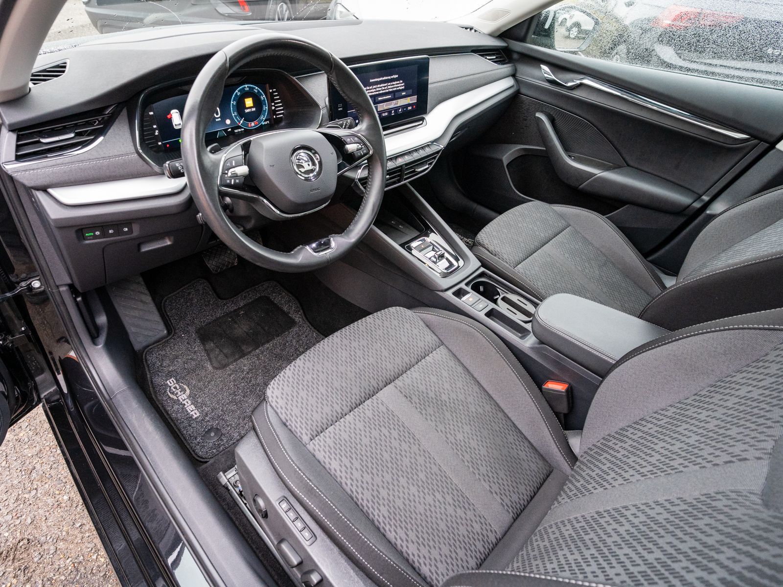 Fahrzeugabbildung SKODA Octavia Combi Style 2.0TDI DSG NAVI PANO RFK HUD