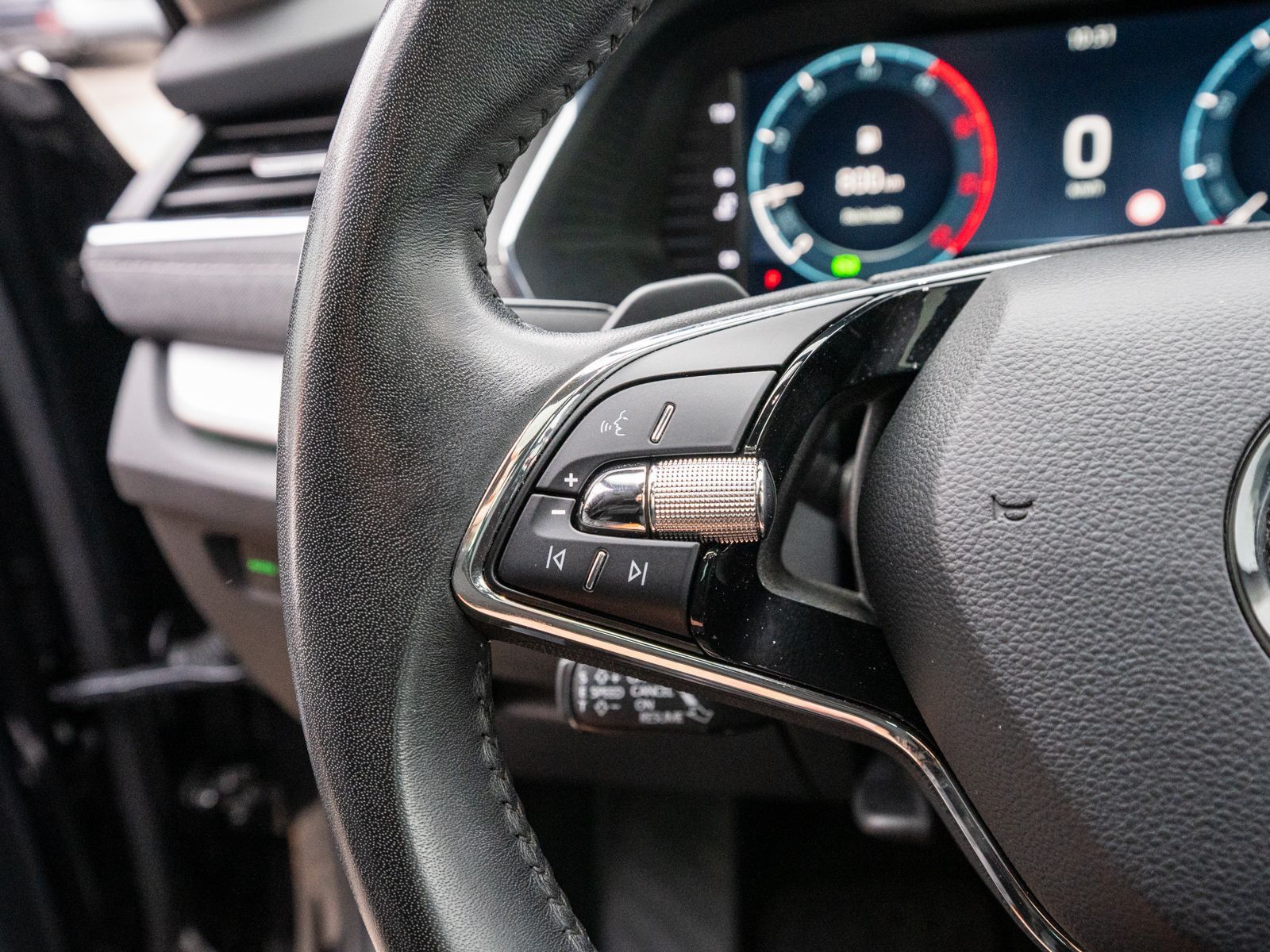 Fahrzeugabbildung SKODA Octavia Combi Style 2.0TDI DSG NAVI PANO RFK HUD