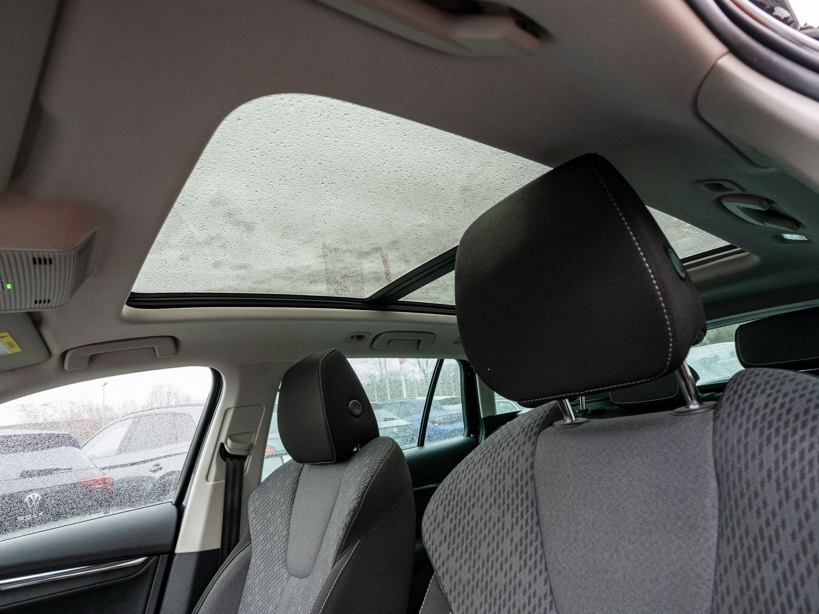 Fahrzeugabbildung SKODA Octavia Combi Style 2.0TDI DSG NAVI PANO RFK HUD