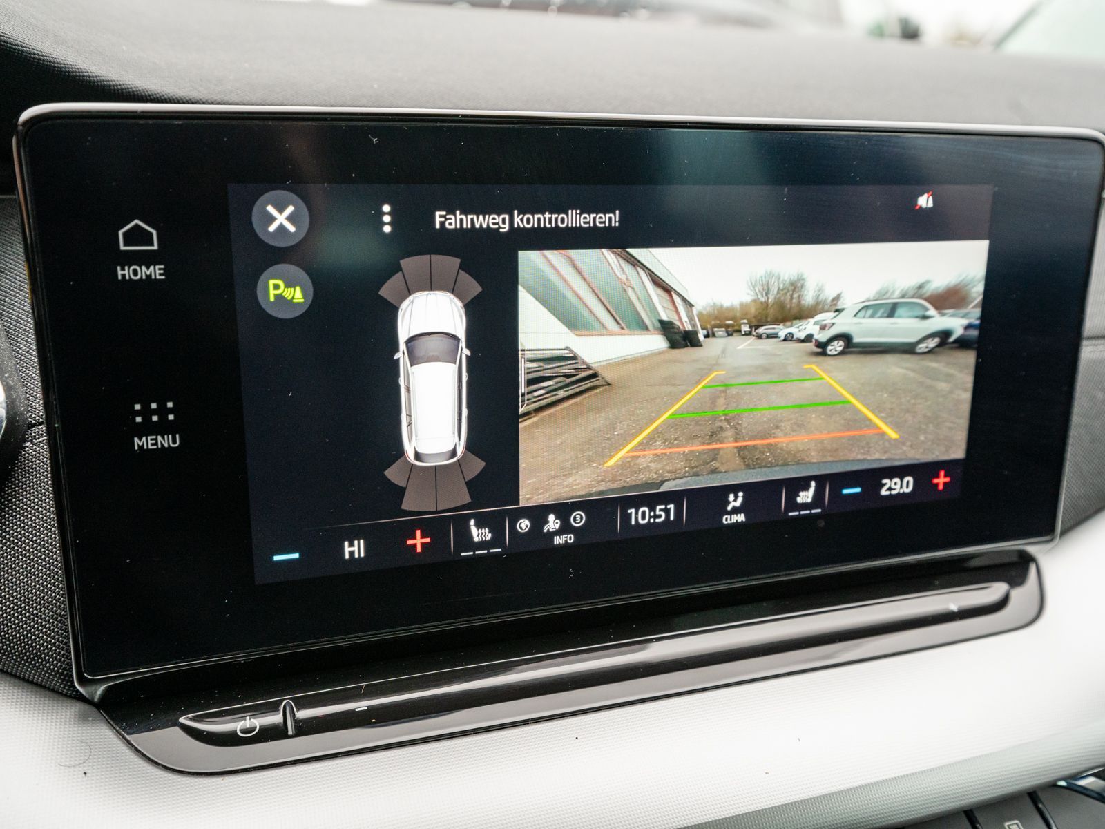 Fahrzeugabbildung SKODA Octavia Combi Style 2.0TDI DSG NAVI PANO RFK HUD