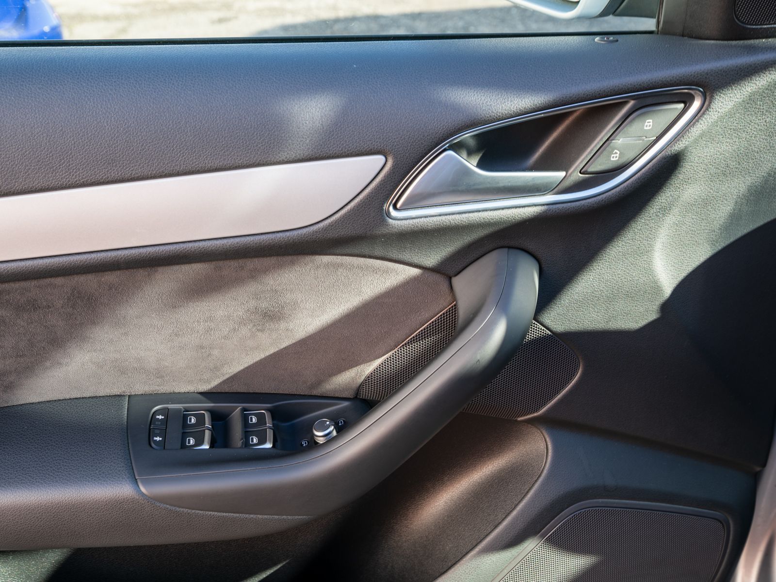 Fahrzeugabbildung Audi Q3 S line 2.0 TDI quattro NAVI LED GRA PDC SHZ