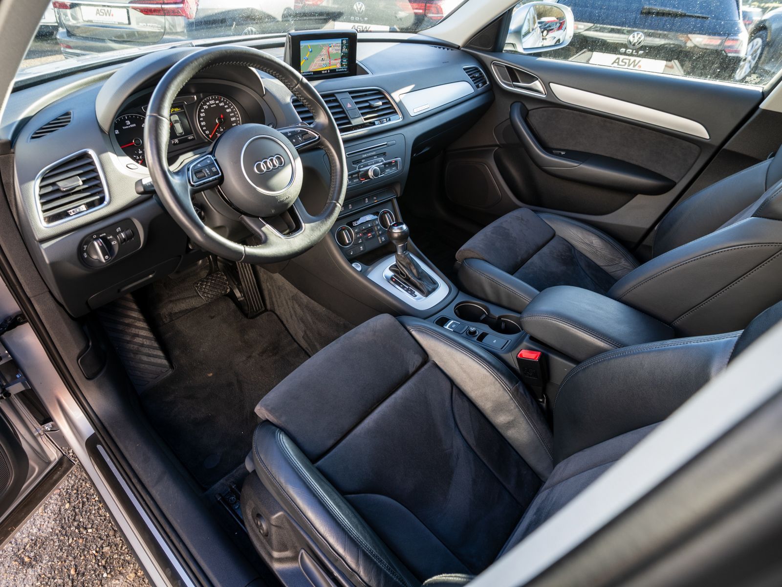 Fahrzeugabbildung Audi Q3 S line 2.0 TDI quattro NAVI LED GRA PDC SHZ