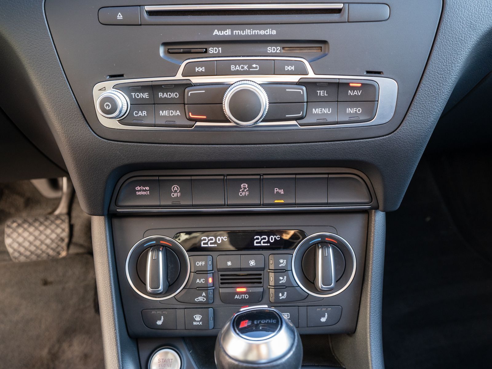 Fahrzeugabbildung Audi Q3 S line 2.0 TDI quattro NAVI LED GRA PDC SHZ