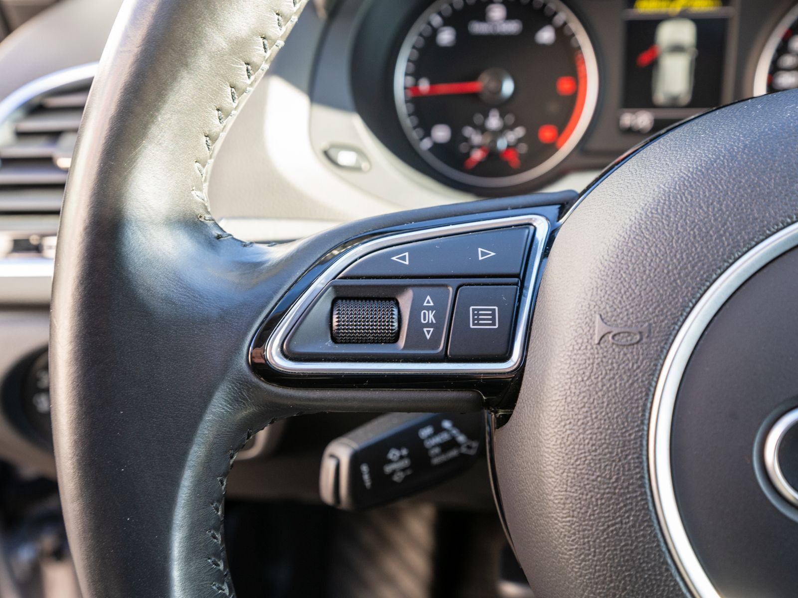 Fahrzeugabbildung Audi Q3 S line 2.0 TDI quattro NAVI LED GRA PDC SHZ