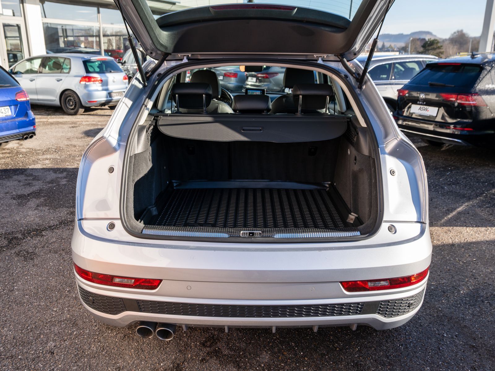 Fahrzeugabbildung Audi Q3 S line 2.0 TDI quattro NAVI LED GRA PDC SHZ