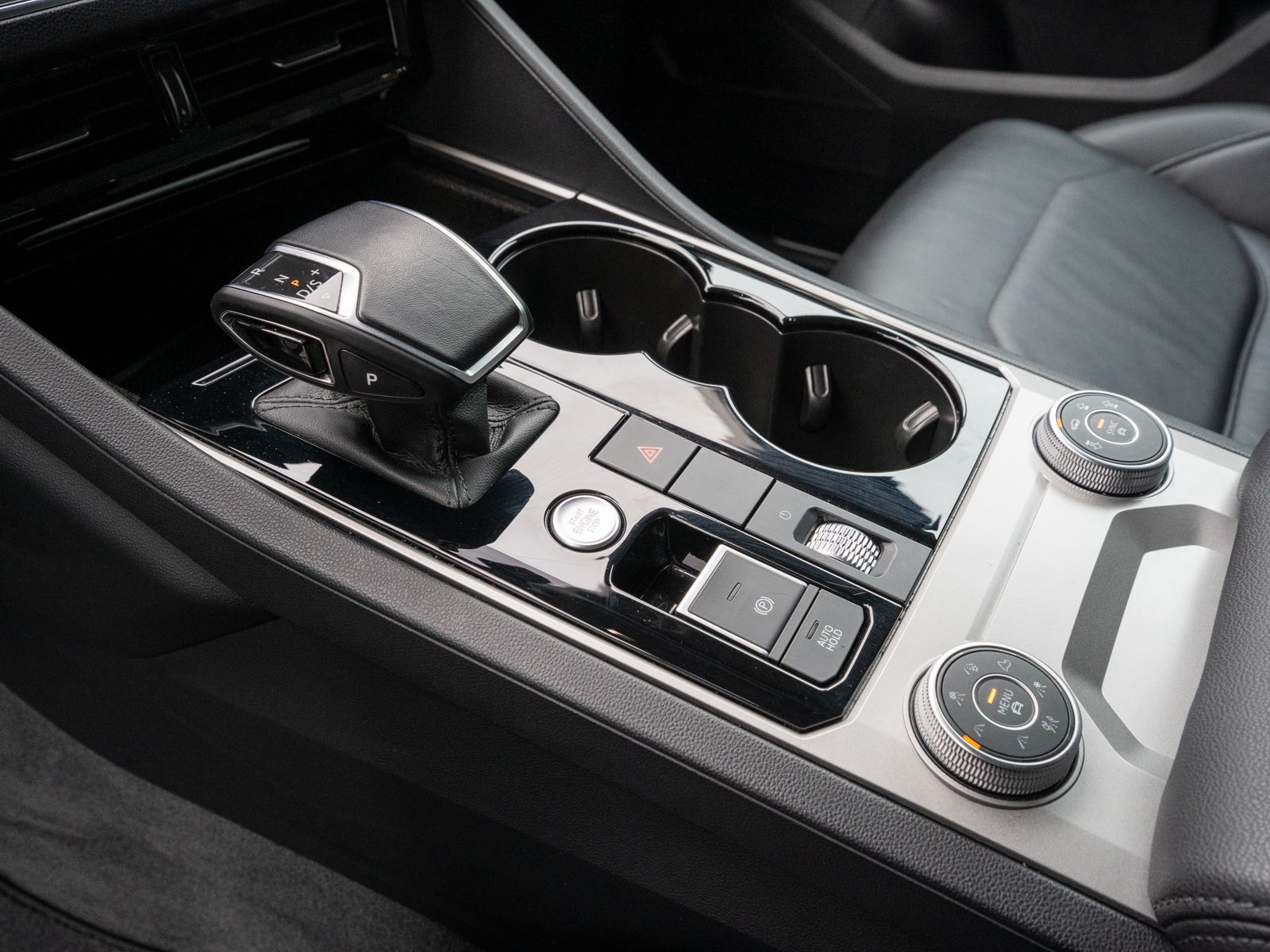 Fahrzeugabbildung Volkswagen Touareg R-Line 3.0TDI 4M tiptronic LEDER ACC AHK