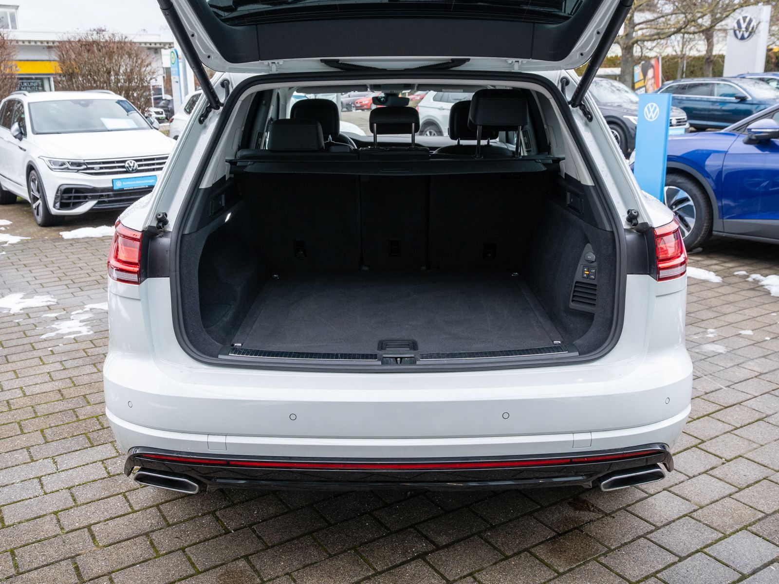 Fahrzeugabbildung Volkswagen Touareg R-Line 3.0TDI 4M tiptronic LEDER ACC AHK