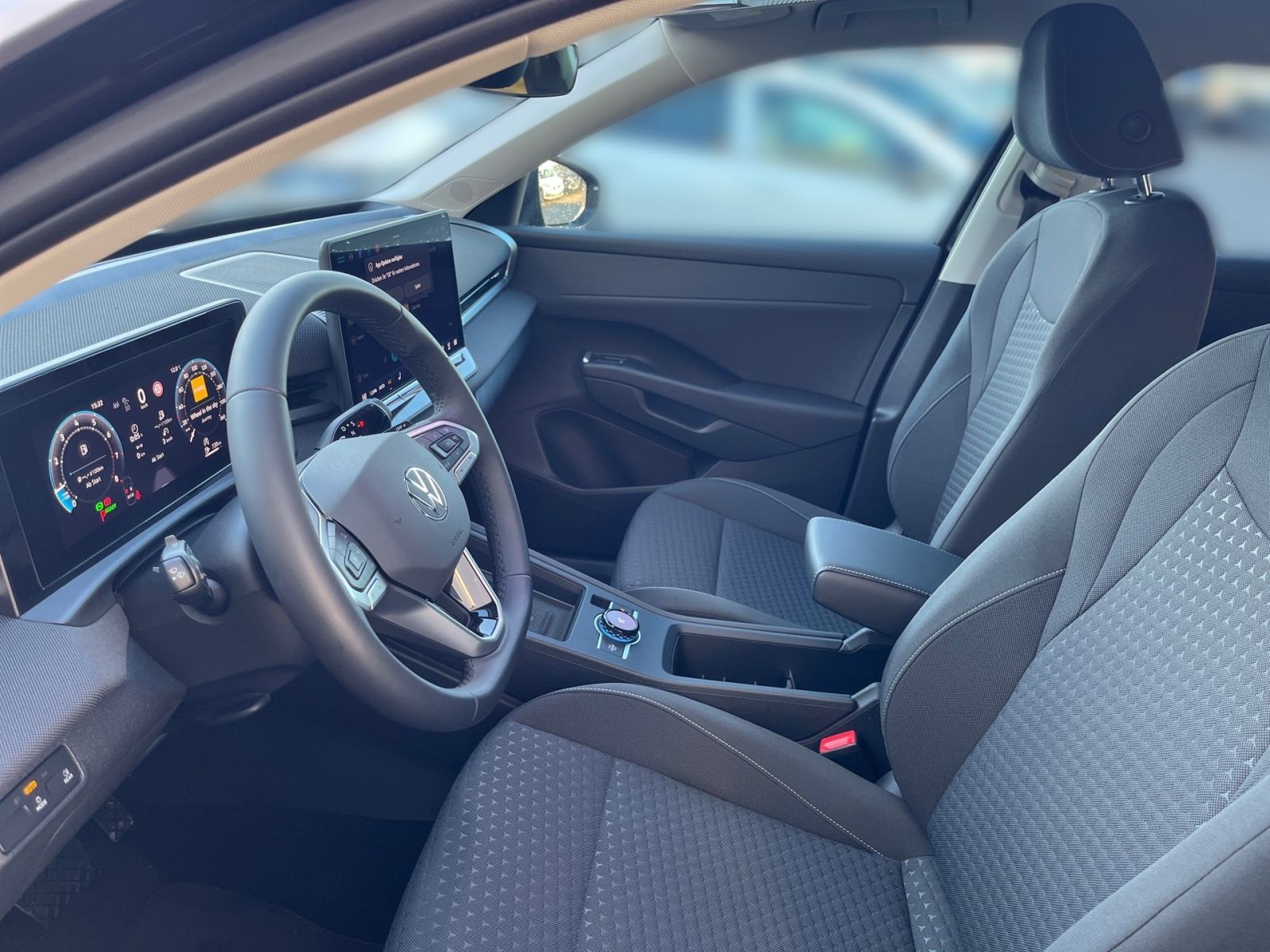 Fahrzeugabbildung Volkswagen T-Roc Life 1.5eTSI 116 PS DSG Kamera Navi AHK