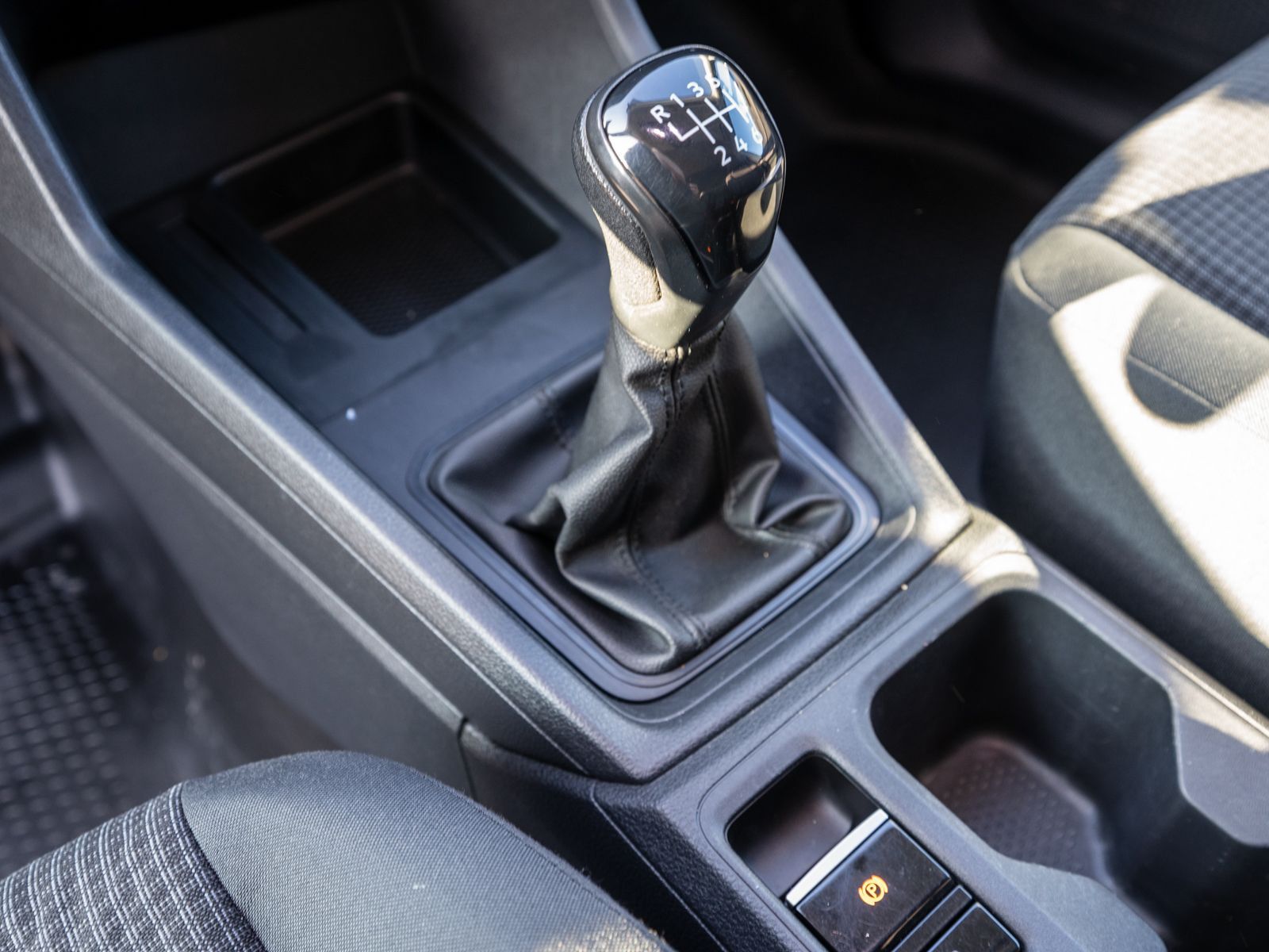 Fahrzeugabbildung Volkswagen Caddy Cargo Maxi 2.0 TDI EcoProfi PDC Klima AHK