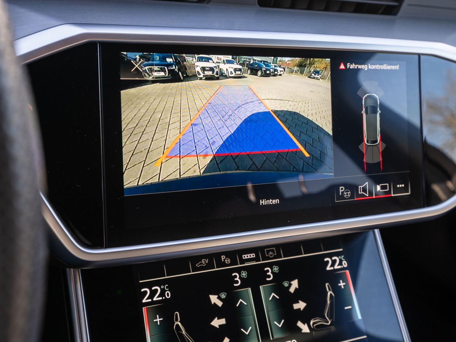 Fahrzeugabbildung Audi A6 Avant S line 55TFSI e quattro Stronic B&O AHK
