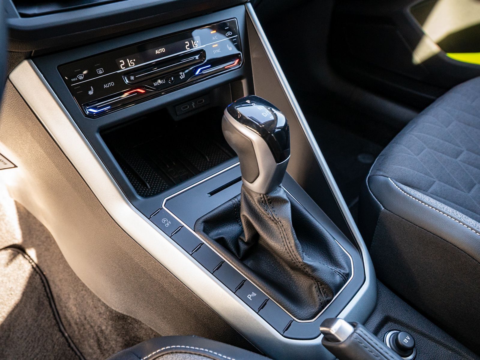 Fahrzeugabbildung Volkswagen Polo Goal 1.0TSI DSG AHK Navi RFK LED SHZ VC ACC