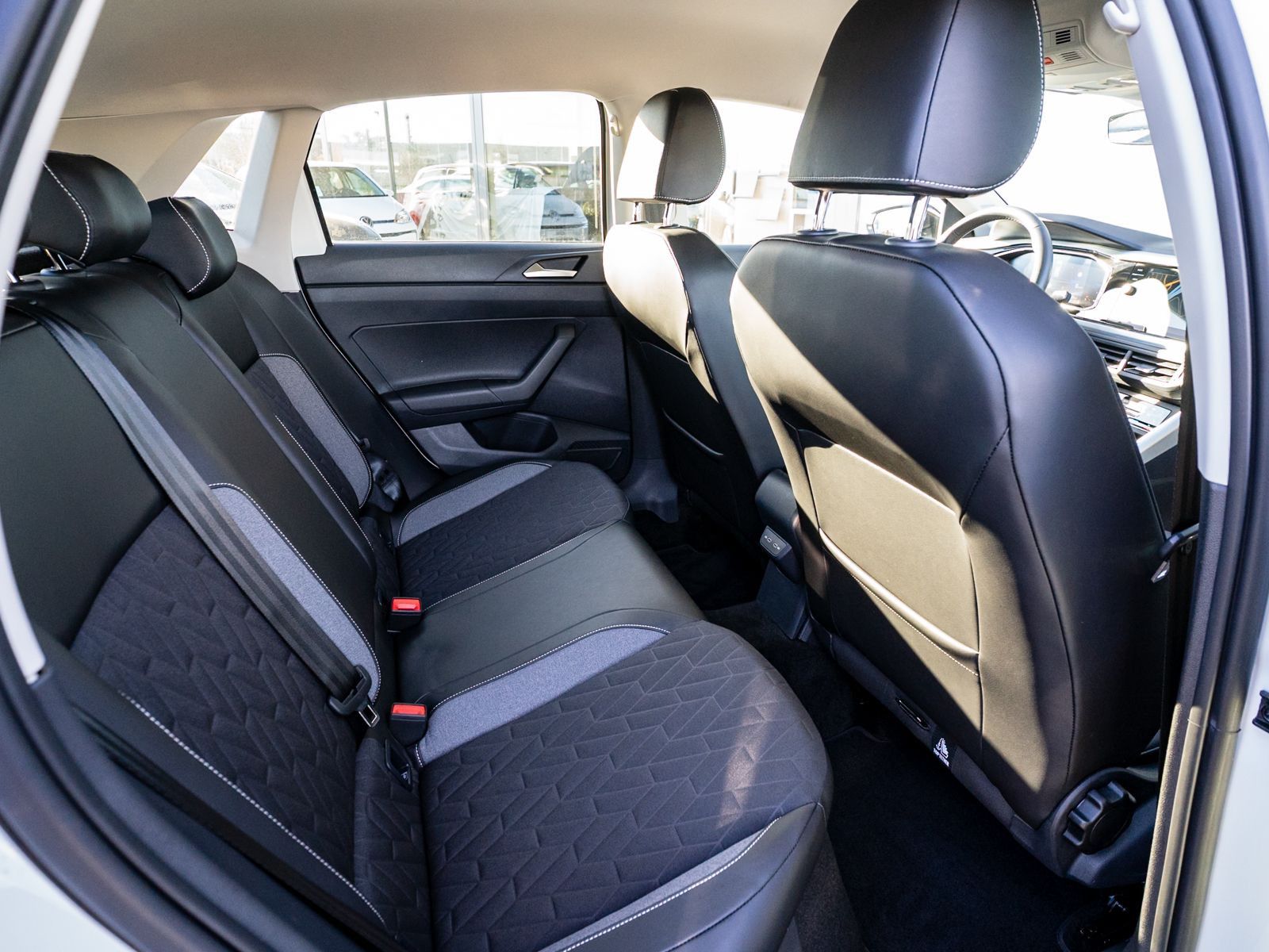 Fahrzeugabbildung Volkswagen Polo Goal 1.0TSI DSG AHK Navi RFK LED SHZ VC ACC