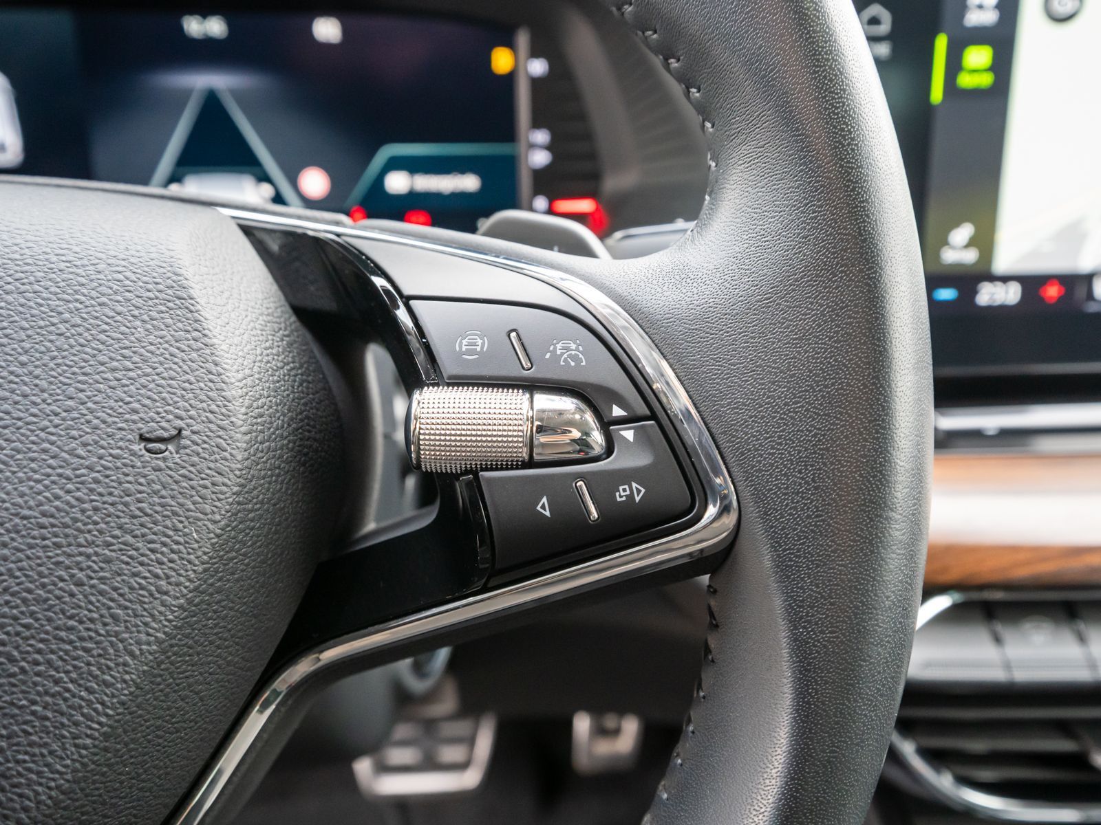 Fahrzeugabbildung SKODA Octavia Combi Scout 2.0 TDI 4x4 DSG LED HUD AHK