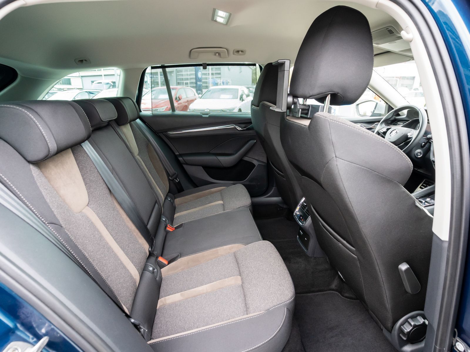 Fahrzeugabbildung SKODA Octavia Combi Scout 2.0 TDI 4x4 DSG LED HUD AHK