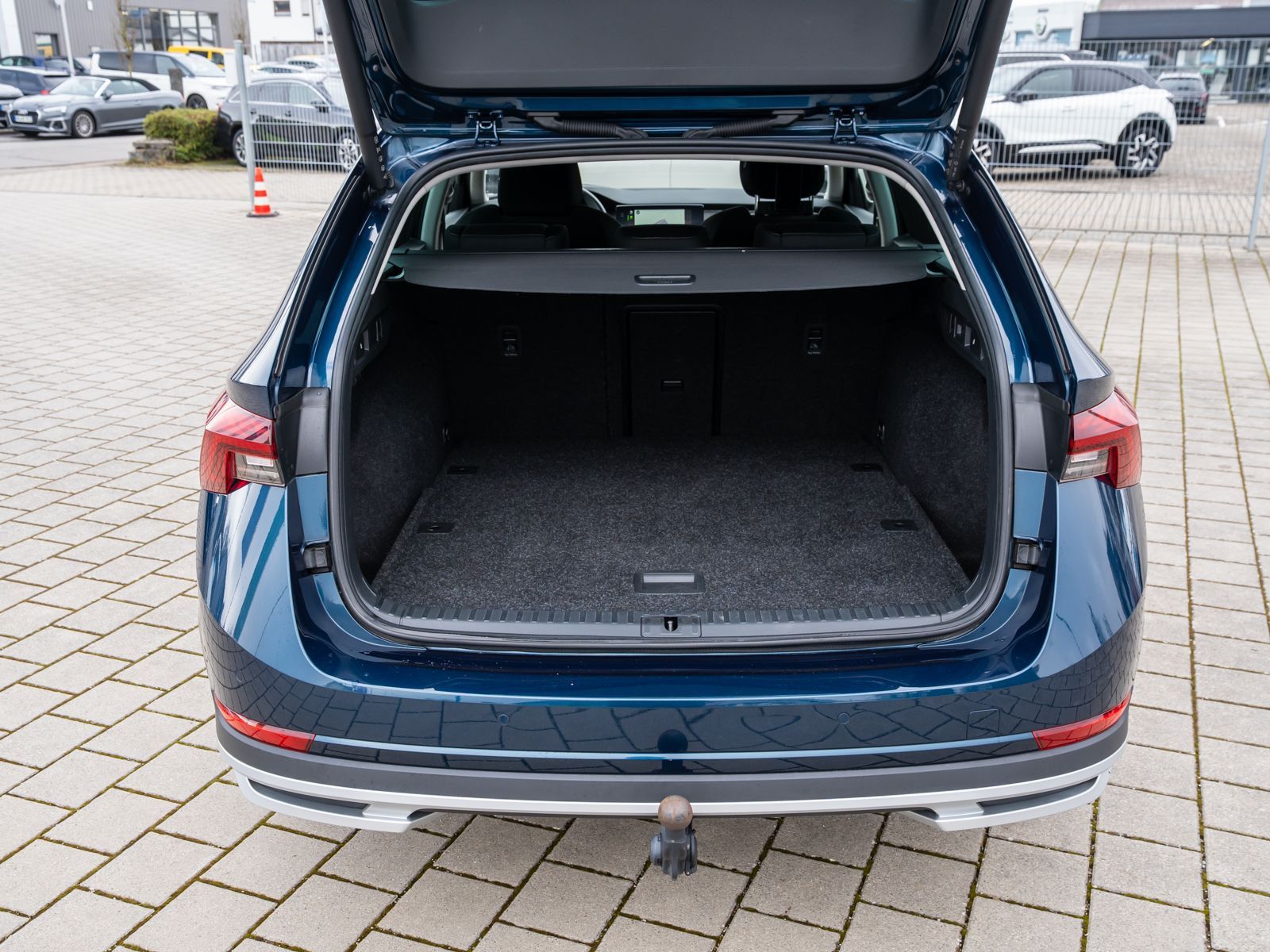 Fahrzeugabbildung SKODA Octavia Combi Scout 2.0 TDI 4x4 DSG LED HUD AHK