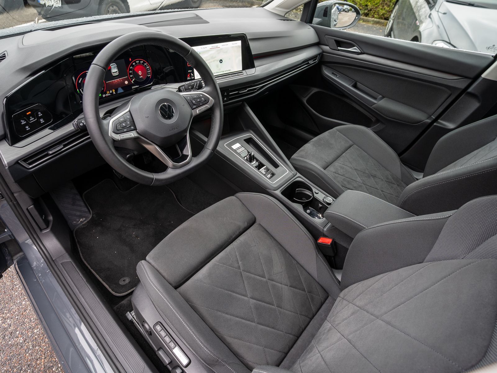 Fahrzeugabbildung Volkswagen Golf Style 1.4 eHybrid DSG LED NAVI RFK SHZ HUD